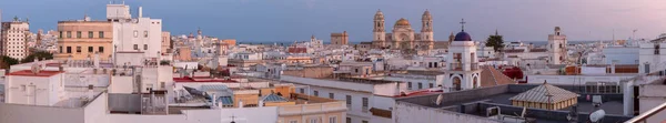 Panoramatický Snímek Cádizu Stavby Katedrály Kříže Při Západu Slunce Španělsko — Stock fotografie