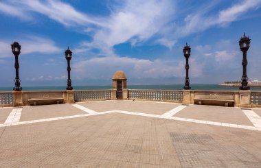 Cadiz rıhtımının gün ışığında manzarası. İspanya. Endülüs.