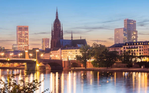 Blick Auf Den Berühmten Frankfurter Bartholomäus Dom Und Den Main — Stockfoto