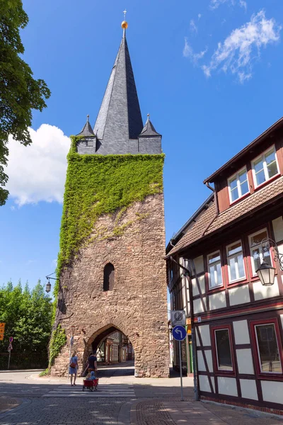 Vista Torre Antiga Portão Ocidental Pedra Wernigerode Dia Ensolarado Alemanha — Fotografia de Stock