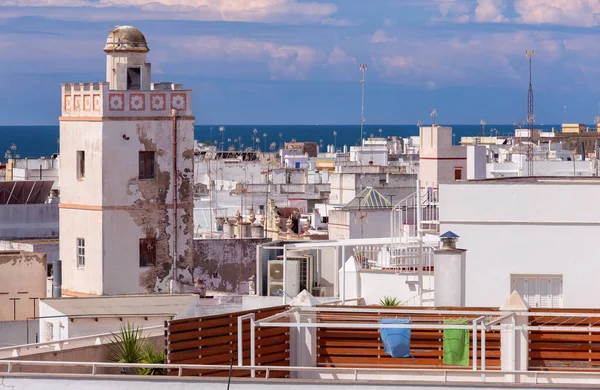 Scénický Letecký Výhled Věže Bílé Domy Cádizu Jasného Slunečného Dne — Stock fotografie