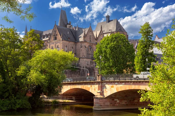 Kamienna Fasada Starego Średniowiecznego Uniwersytetu Marburgu Słoneczny Poranek Niemcy — Zdjęcie stockowe