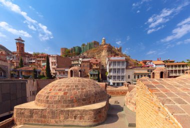 Eski kentteki geleneksel Gürcü mimarisinin manzarası. Tiflis. Georgia.