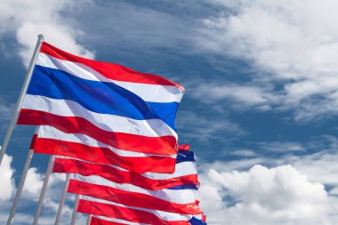 Gökyüzünde Tayland bayrağı.