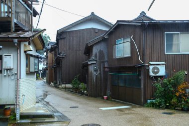 Kyoto Japonya - 30 Kasım 2017: Ine Kayıkhanesi, hala balıkçılık yaşam tarzını sürdüren geleneksel bir balıkçı köyü, sessiz, huzurlu ve güzeldir..