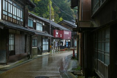 Kyoto Japonya - 30 Kasım 2017: Ine Kayıkhanesi, hala balıkçılık yaşam tarzını sürdüren geleneksel bir balıkçı köyü, sessiz, huzurlu ve güzeldir..