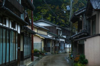 Kyoto Japonya - 30 Kasım 2017: Ine Kayıkhanesi, hala balıkçılık yaşam tarzını sürdüren geleneksel bir balıkçı köyü, sessiz, huzurlu ve güzeldir..