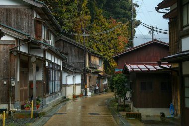 Kyoto Japonya - 30 Kasım 2017: Ine Kayıkhanesi, hala balıkçılık yaşam tarzını sürdüren geleneksel bir balıkçı köyü, sessiz, huzurlu ve güzeldir..