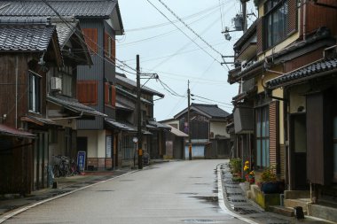 Kyoto Japonya - 30 Kasım 2017: Ine Kayıkhanesi, hala balıkçılık yaşam tarzını sürdüren geleneksel bir balıkçı köyü, sessiz, huzurlu ve güzeldir..