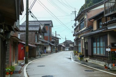 Kyoto Japonya - 30 Kasım 2017: Ine Kayıkhanesi, hala balıkçılık yaşam tarzını sürdüren geleneksel bir balıkçı köyü, sessiz, huzurlu ve güzeldir..