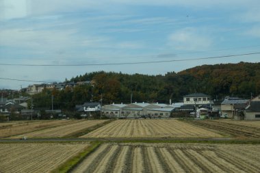 Kojima Japonya - 25 Kasım 2017: Kojima Jeans Caddesi kaliteli kot satan bir yer. Kot pantolonlarıyla ünlüdür. Turistler buradan kot pantolon almayı sever..