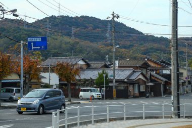 Kojima Japonya - 25 Kasım 2017: Kojima Jeans Caddesi kaliteli kot satan bir yer. Kot pantolonlarıyla ünlüdür. Turistler buradan kot pantolon almayı sever..