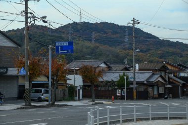 Kojima Japonya - 25 Kasım 2017: Kojima Jeans Caddesi kaliteli kot satan bir yer. Kot pantolonlarıyla ünlüdür. Turistler buradan kot pantolon almayı sever..
