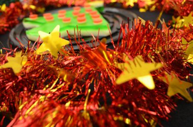 Çam ağacı şeklinde güzel bir Noel jölesi