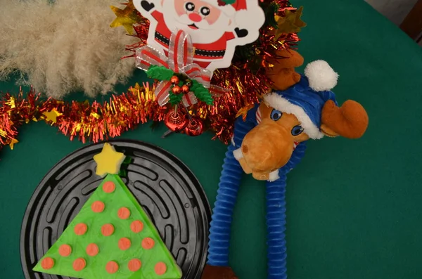 Çam ağacı şeklinde güzel bir Noel jölesi