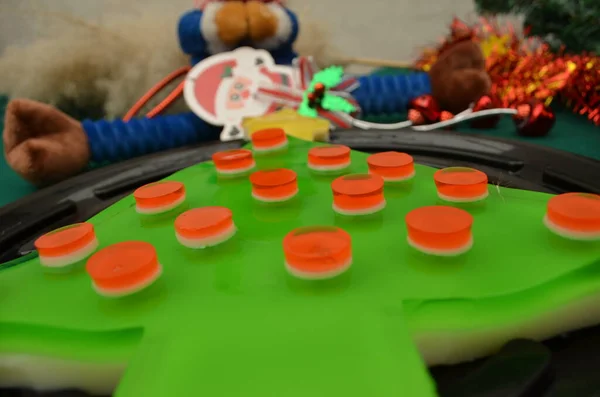 Çam ağacı şeklinde güzel bir Noel jölesi