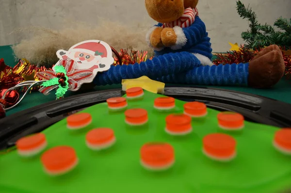 Çam ağacı şeklinde güzel bir Noel jölesi