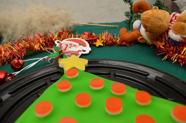 Çam ağacı şeklinde güzel bir Noel jölesi