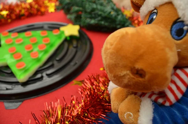 Çam ağacı şeklinde güzel bir Noel jölesi