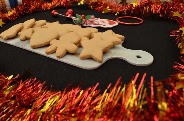 圣诞节庆祝用漂亮的手工饼干 — 图库照片