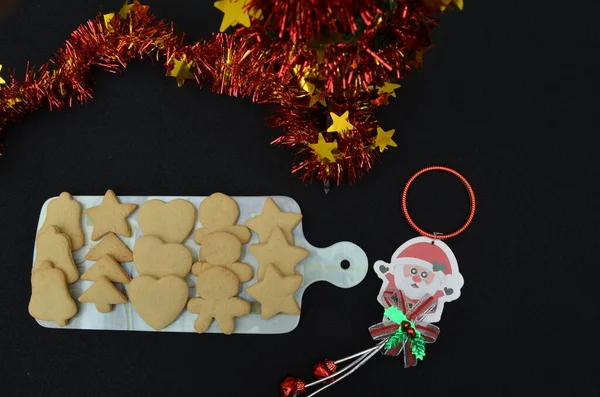 圣诞节庆祝用漂亮的手工饼干 — 图库照片