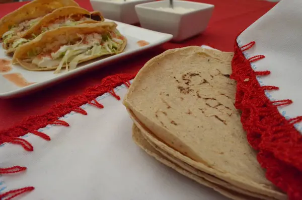 Цветная Домашняя Традиционная Мексиканская Кесадилья — стоковое фото