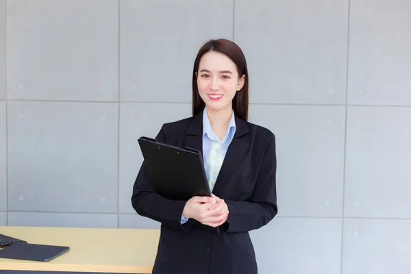 Young Asian Professional Working Woman Black Suit Holds Clipboard Her — Zdjęcie stockowe
