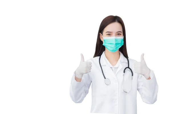 医療コートやフェイスマスクを身に着けているアジアの専門家女性医師は 病院での健康保護の概念に良い兆候としてThumpを示しています — ストック写真