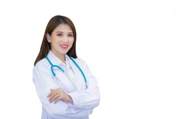 Professionale Giovane Donna Asiatica Medico Indossa Vestaglia Bianca Stetoscopio Piedi — Foto Stock