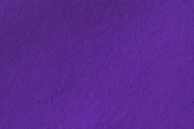 Görünür iplik dokusuna sahip koyu mor dut kağıdı. Bu eşsiz el yapımı arka plan yaratıcı projeler ve tasarımlar için sanatsal, organik bir his sunuyor..