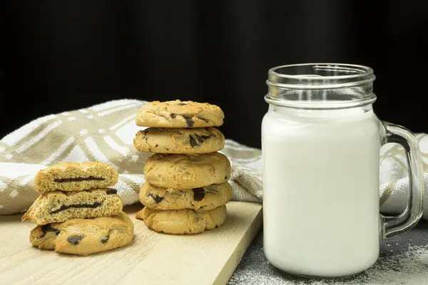 stock image Freshly baked cookies with chocolate on a baking sheet. Chocolate chip cookies are stacked. Space for text