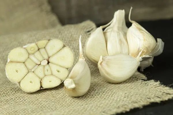 Fresh Garlic Close Garlic Cloves Wooden Background Space Text — Stock Photo, Image