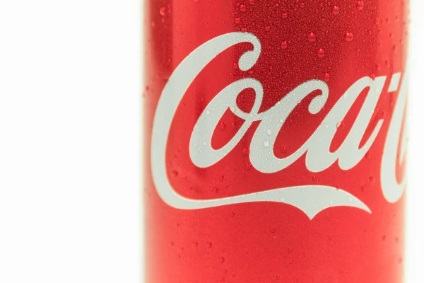 Warsawa Polandia Mei 2023 Sekaleng Coca Cola Dengan Latar Belakang — Stok Foto