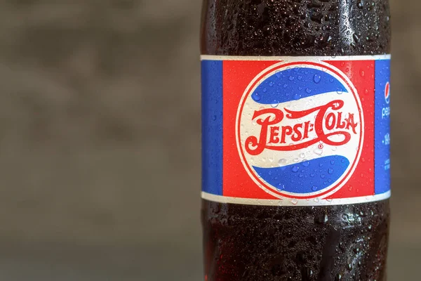 Warsaw Poland May 2023 Label Скляному Піску Pepsi Cola Краплями — стокове фото