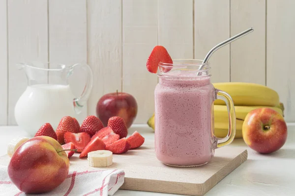 Pequeno Almoço Saboroso Saudável Batido Com Fruta Fresca Milkshake Morango — Fotografia de Stock