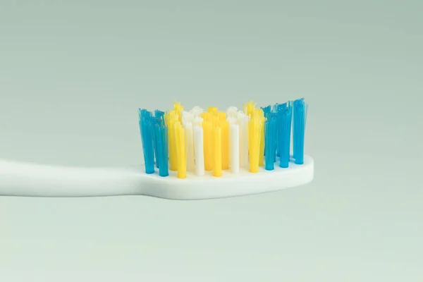 Zahnpasta Auf Der Zahnwange Auf Eine Zahnbürste Gepresste Zahnpasta Konzept — Stockfoto