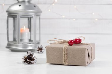 Noel arkaplanı ve mesaj yeri. Uzayı kopyala Noel hediyesi kutusu, tebrik kartları ve davetiyeler için görüntü. Kış tatili, poster