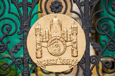 Hindistan, Maharashtra, Mumbai - 31 Ağustos 2009: Merkezi Demiryolu logosu Chhatrapati Shivaji Maharaj Terminus, eski Victoria Terminus. 