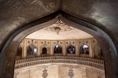 Hyderabad, Hindistan / 24 Aralık 2011: Hyderabad 'da Charminar İçişleri. 