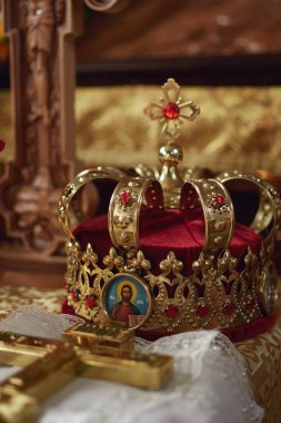 Haçlı Ortodoks kilisesi tacı