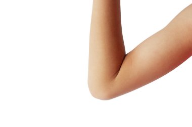 Sağlıklı bir çocuğun kolu ve dirseği beyaz arka planda.