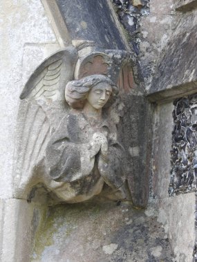 Mimari element ön duvarda küçük bir melek.