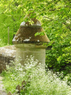 Küçük taş köprünün yapısal elementinin görüntüsü