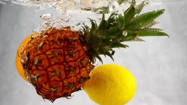 Κοντινό Πλάνο Του Τραπεζιού Καλυμμένο Υγιεινό Χορτοφαγικό Μεσογειακό Φαγητό Άνθρωποι — Αρχείο Βίντεο