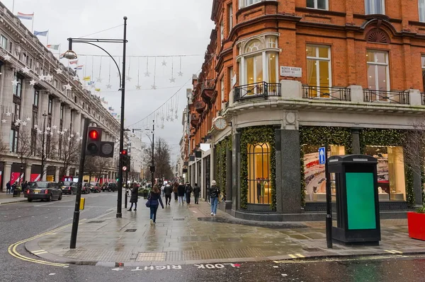 Вид Оксфорд Стрит Людьми Совершающими Покупки Дождем Центре Лондона — стоковое фото