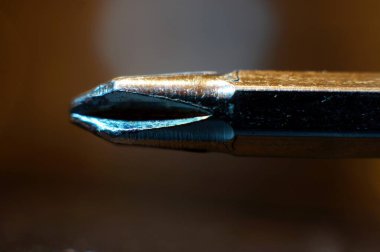 Philips tornavida kafasının yumuşak odaklı arka planda yakın plan görüntüsü