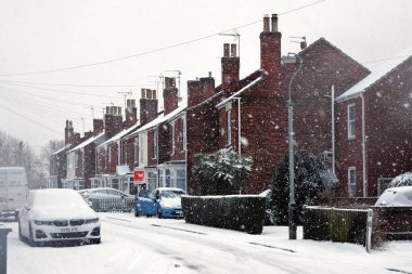 Şiddetli kar yağışında Wyberton Batı Yolu, 2021 Şubat 'ında Boston' da yolculuğu zorlaştırıyor..