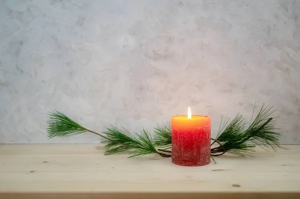 Red Candle Lit First Advent Pine Branch Simple Minimal Decoration — Stock Photo, Image