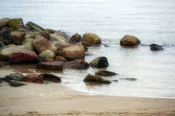 Камни Пляже Балтийского Моря Туристическом Курорте Lubeck Travemunde Серый Ноябрьский — стоковое фото