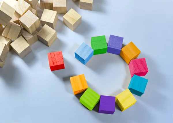 Kubussen Verschillende Kleuren Vormen Samen Een Cirkel Met Een Gat — Stockfoto